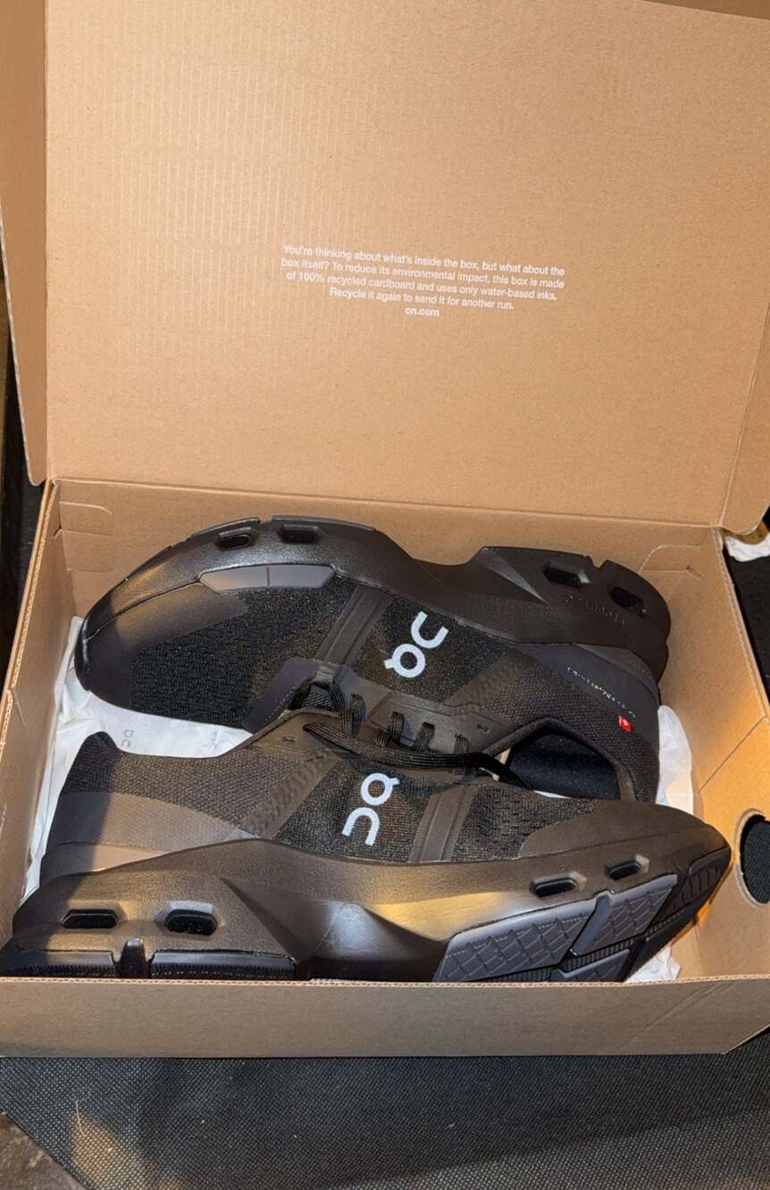 Men’s 9.5 Cloudpulse Pro Running Shoes in Black